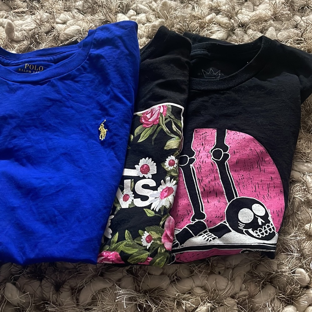 Boys shirt, size medium